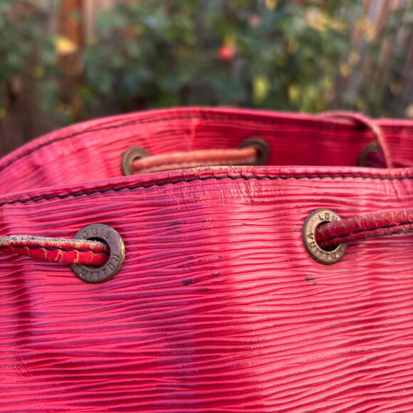 Authentic Louis Vuitton Red Neo Shoulder EPI RED - Picture 14 of 16